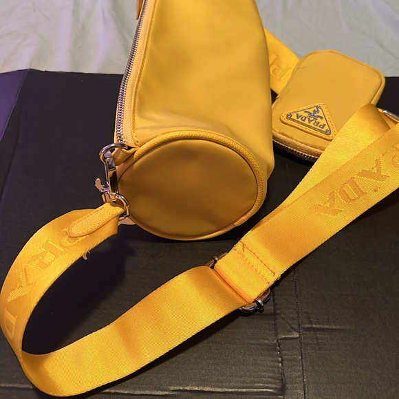 Prada re-edition mini nylon duffle - Picture 10 of 10